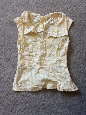 Floreat Pale Yellow Textured Button-Front Cap Sleeve Top